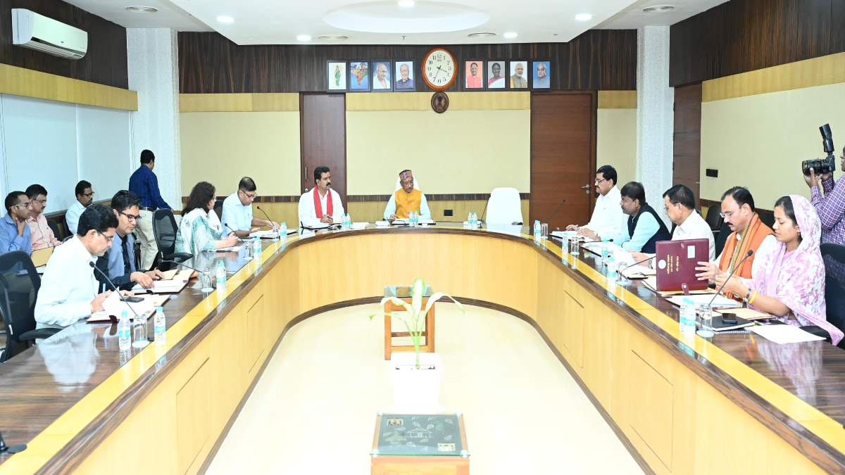 CG BREAKING : साय कैबिनेट की बैठक शुरू, इन मुद्दों पर लग सकती है मुहर