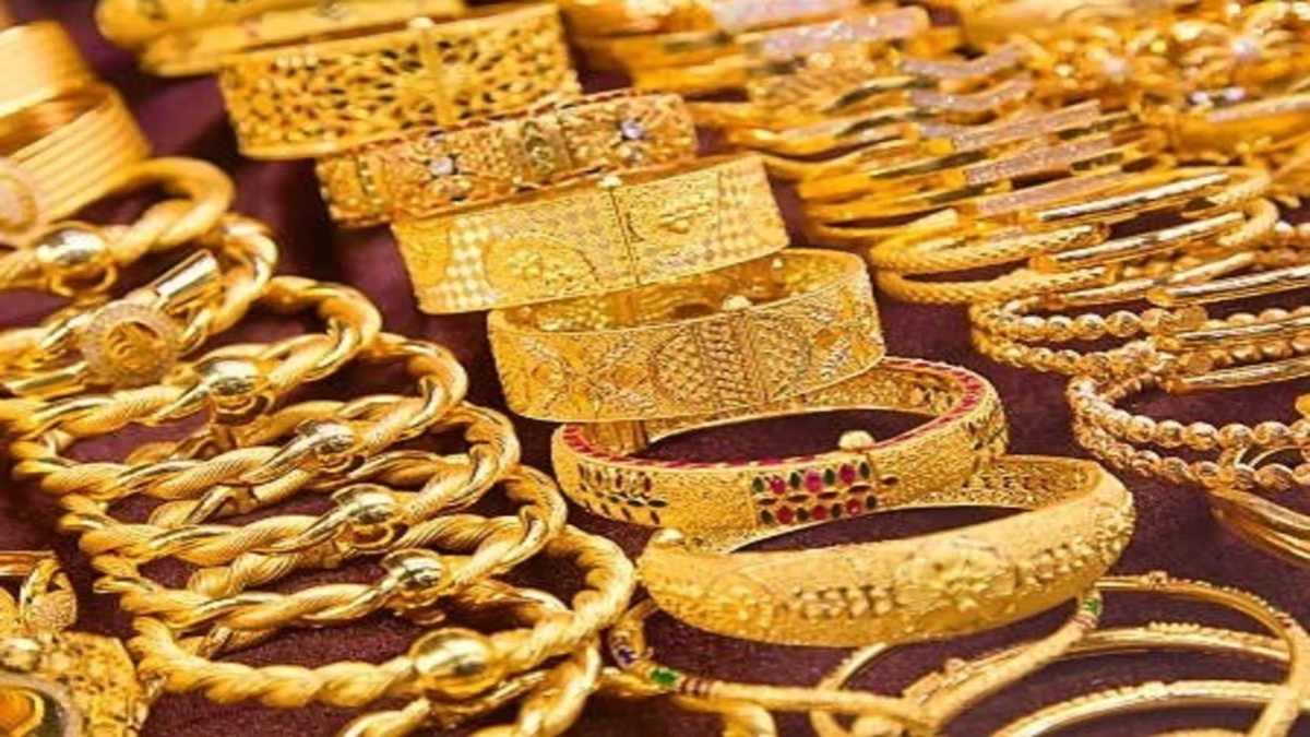 Gold Silver Price Update: सोने की कीमत में तेजी और चांदी में आई गिरावट, जानिए आज किस रेट में बिके जेवरात