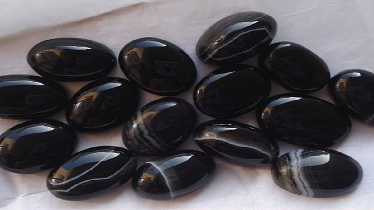 कौन से जातक पहन सकते हैं Black Stone, यहां जाने क्या होते हैं इसके फायदे…