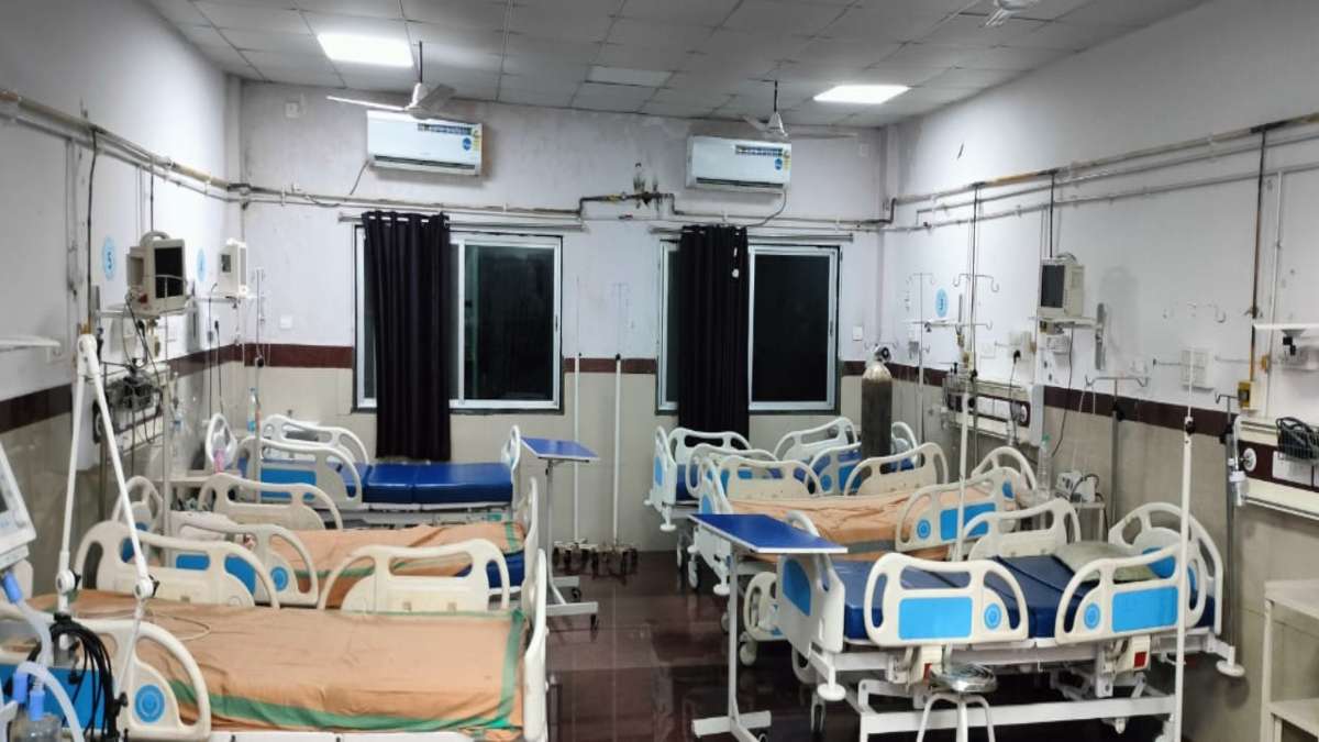 बारिश ने खोली घटिया निर्माण की पोल, शिशु एवं मातृत्व  हॉस्पिटल की छत से टपकते पानी के कारण बच्चे और परिजन परेशान, जिम्मेदार नहीं ले रहे सुध