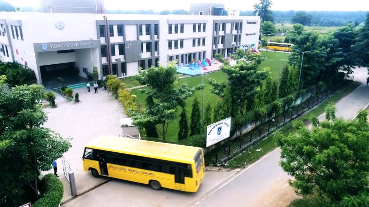 अडानी विद्या मंदिर में छात्रों की संख्या 1 हजार के पार, आदिवासी बच्चों को मिल रही गुणवत्तापूर्ण निशुल्क शिक्षा