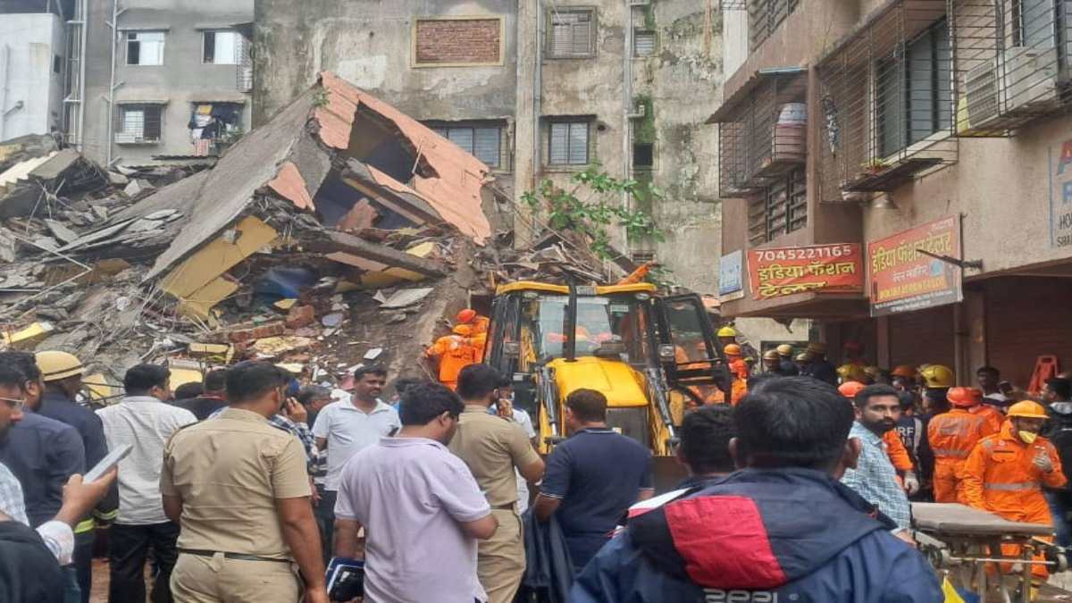 Navi Mumbai Building Collapse: भरभरा कर गिरी तीन मंजिला इमारत, नवी मुंबई में हुआ हादसा, दो लोगों के मलबे में दबे होने की आशंका, बचाव कार्य जारी