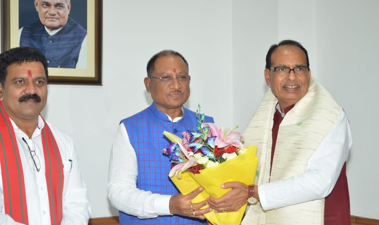 CM साय ने केंद्रीय मंत्री शिवराज सिंह चौहान से की मुलाकात, प्रदेश के किसानों के विकास के संबंध में की चर्चा