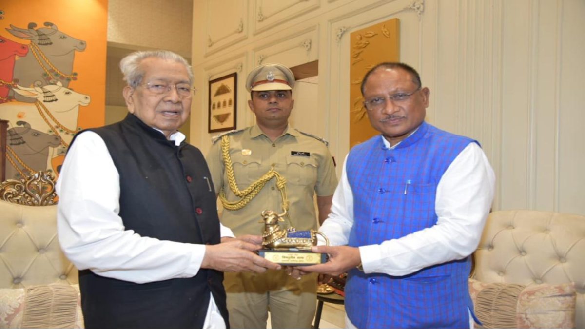 राज्यपाल से सीएम साय ने की भेंट, कहा- राज्यपाल हरिचंदन के मार्गदर्शन में प्रदेश ने प्रगति के नए आयाम किए स्थापित