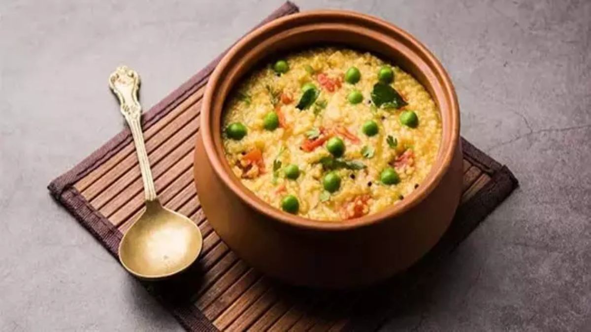 क्या आप भी खिचड़ी का नाम सुनते ही बना लेते हैं अपना मुंह, तो ये Methi Khichdi है आपके लिए बेस्ट ऑप्शन…
