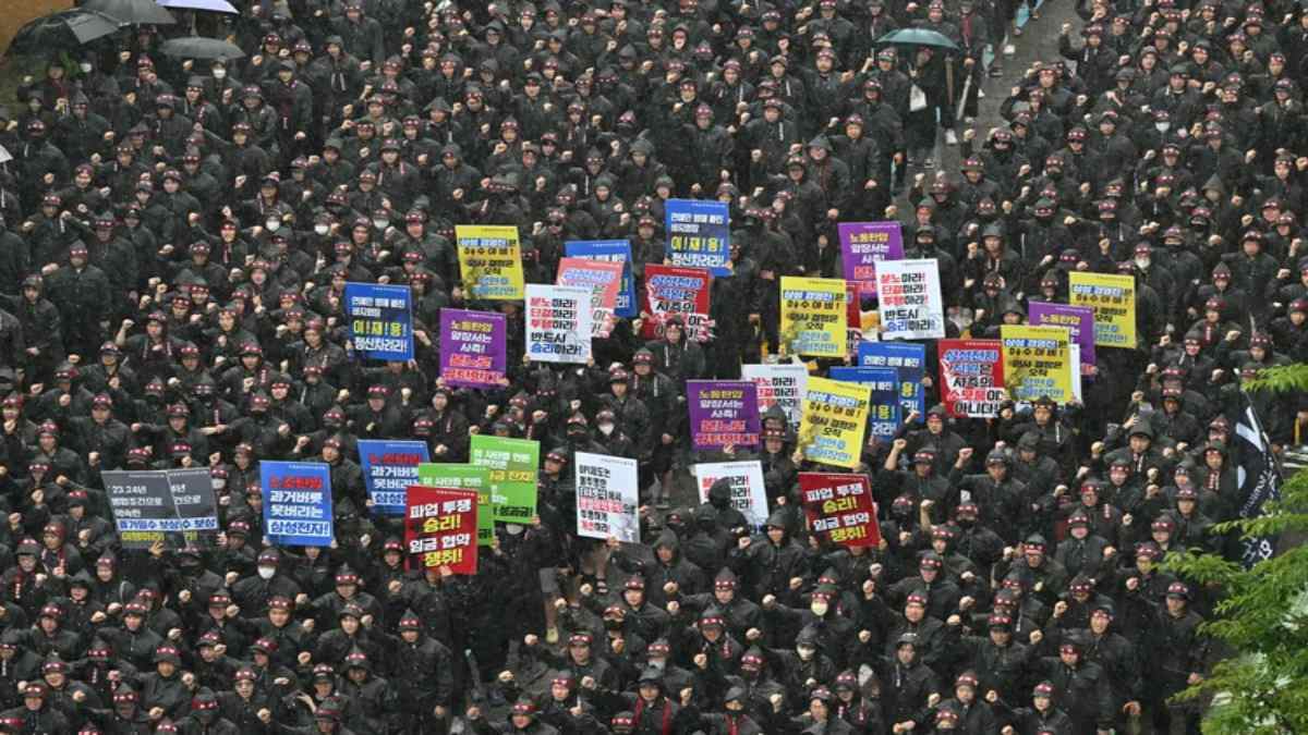 Samsung Workers Indefinite Strike: सैमसंग के 6,500 कर्मचारियों ने 3 दिन की हड़ताल के बाद शुरू किया अनिश्चितकालीन हड़ताल…
