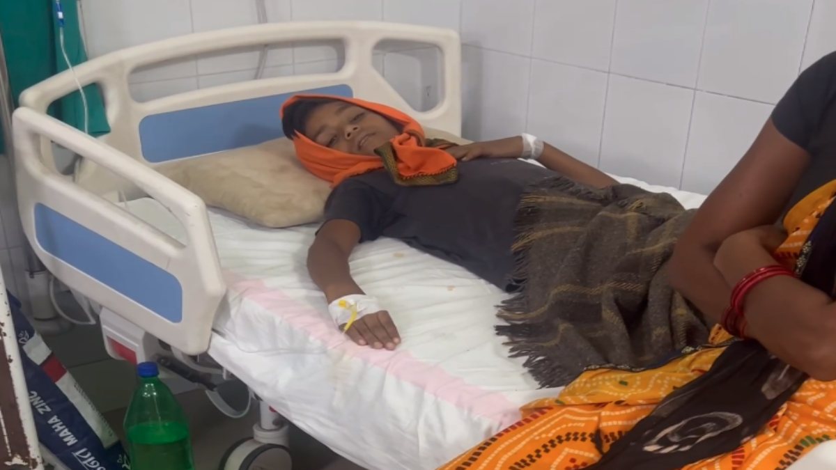 मध्यान भोजन में निकला जोंक: बच्चे को हुआ गंभीर इंफेक्शन, स्वसहायता समूह और रसोइये को हटाया, प्रधान पाठक और शिक्षक को नोटिस