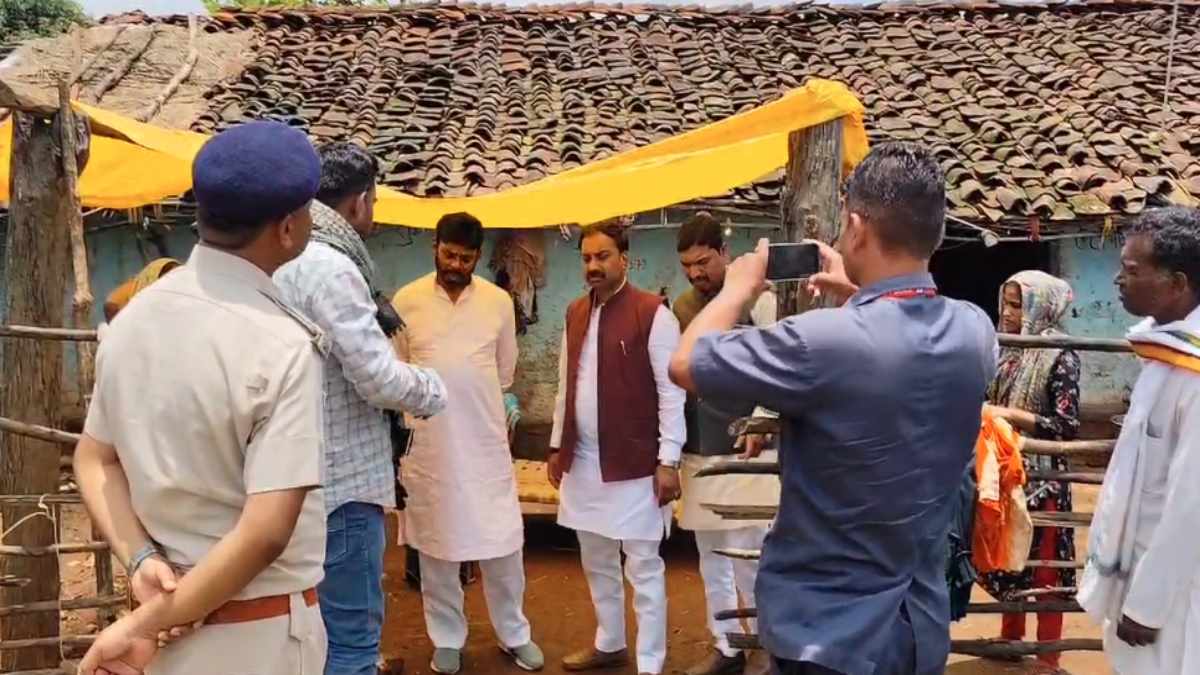 Dindori में उल्टी-दस्त से 5 ग्रामीणों की मौत, जायजा लेने गांव पहुंचे विधायक, परिजनों को आर्थिक सहायता देने का किया ऐलान