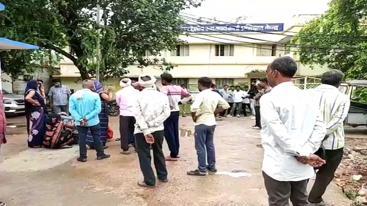 निर्माणाधीन सीएम राइस स्कूल में बड़ा हादसा: तीसरी मंजिल की छत से गिरने से मजदूर युवक की मौत