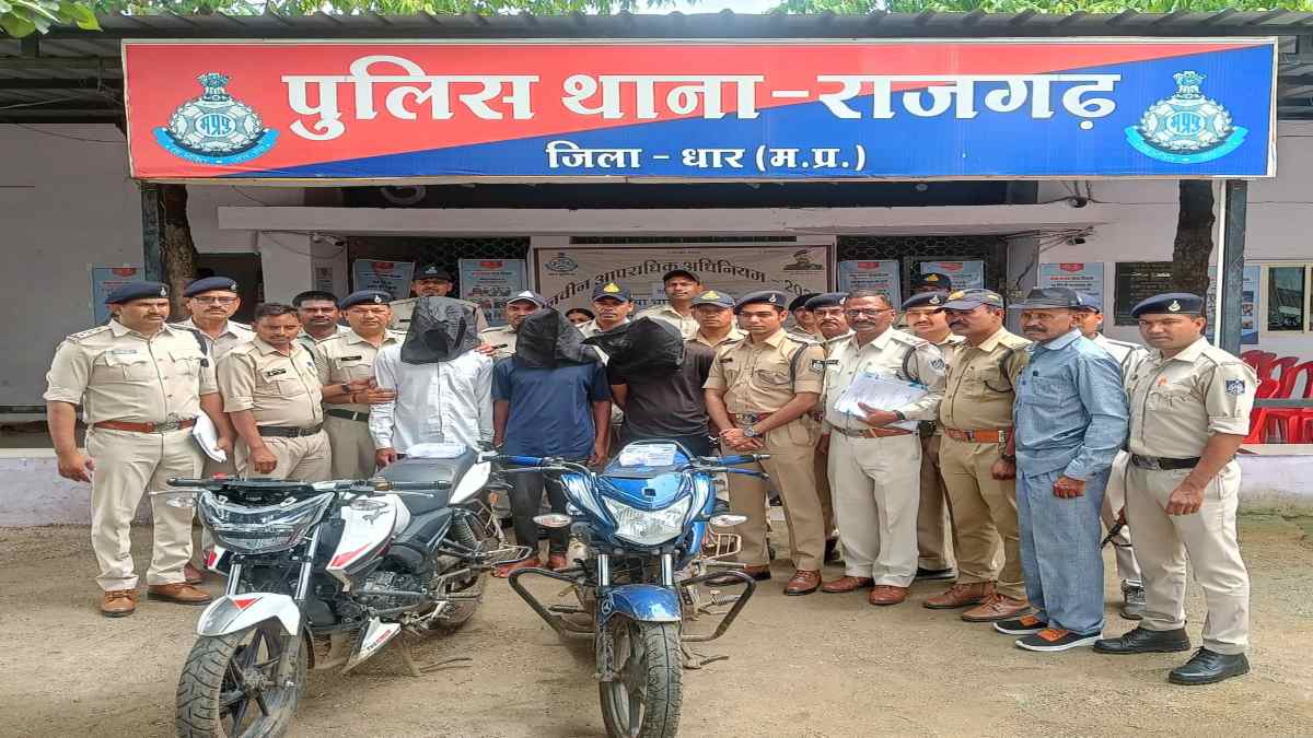 चेन स्नेचिंग करने वाले 3 गिरफ्तार: नाबालिग भी शामिल, महंगे शौक पूरे करने के लिए देते थे वारदात को अंजाम