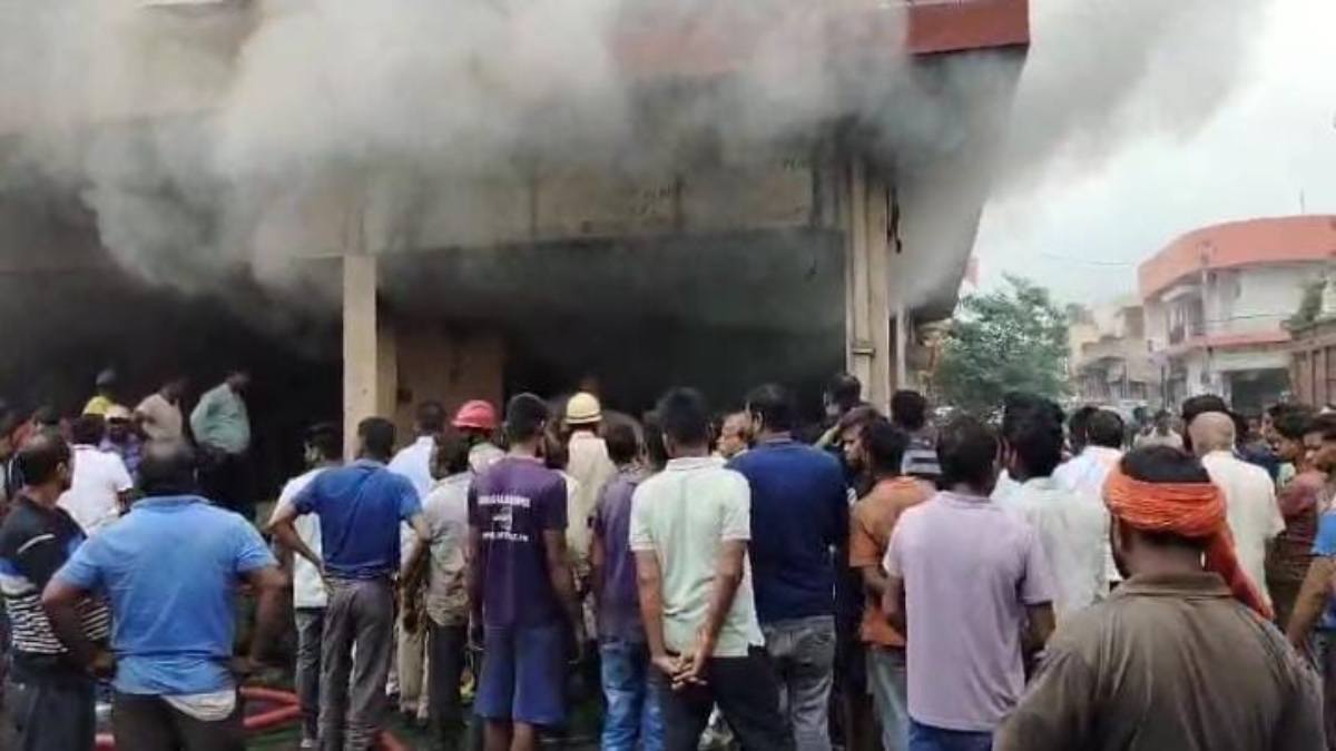 छत्तीसगढ़ : ऑटो पार्ट्स की दुकान में लगी भीषण आग, 1.25 करोड़ का सामान जलकर खाक