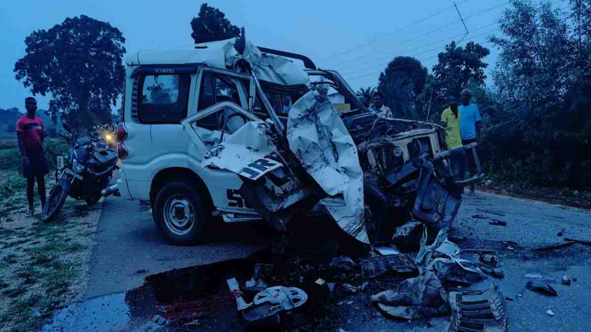 CG ACCIDENT : हाईवे पर ट्रक और स्कॉर्पियो में भिड़ंत, दो युवक की मौत