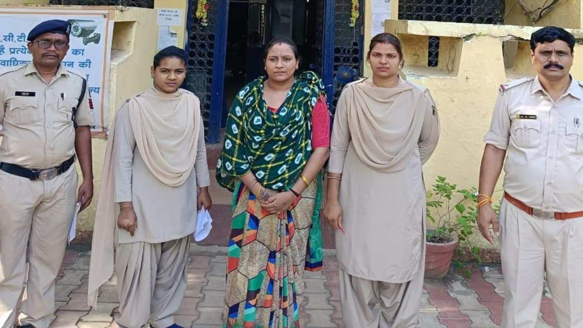 Balodabazar Sex Scandal: बहुचर्चित सेक्स स्कैंडल की फरार महिला आरोपी गिरफ्तार, वकील से मिलने पहुंची तो पुलिस ने घेराबंदी कर दबोचा, अब तक 5 लोगों की हो चुकी है गिरफ्तारी