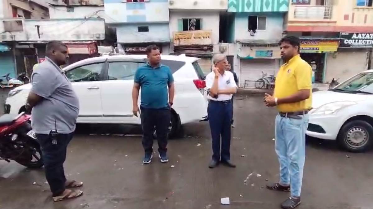 Indore News: निगम कमिश्नर ने सफाई दरोगा को किया निलंबित, वार्ड में कचरा मिलने पर गिरी गाज