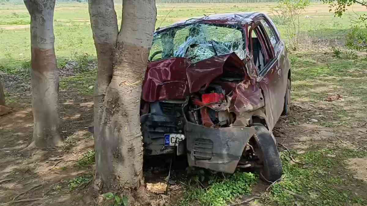 CG NEWS : पेड़ से टकराई कार, नगर सैनिक की मौत, आरक्षक घायल