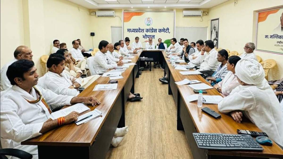 कांग्रेस पॉलिटिकल अफेयर कमेटी की बैठक को लेकर खींचतान: सोशल मीडिया पर दिग्विजय के भाई लक्ष्मण सिंह ने लिखा-“हमें क्यों नहीं बुलाया साहेब ?”