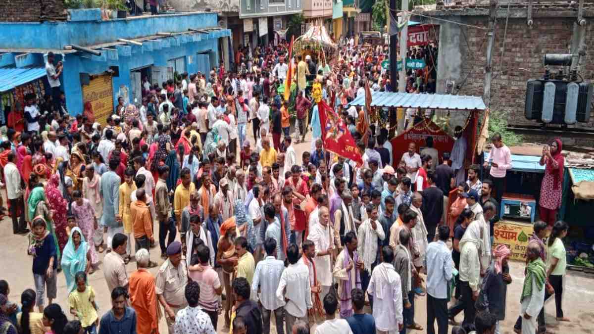 Jagannath Rath Yatra 2024: नगर भ्रमण पर निकले भगवान जगन्नाथ, दर्शन के लिए उमड़ी श्रद्धालुओं की भीड़