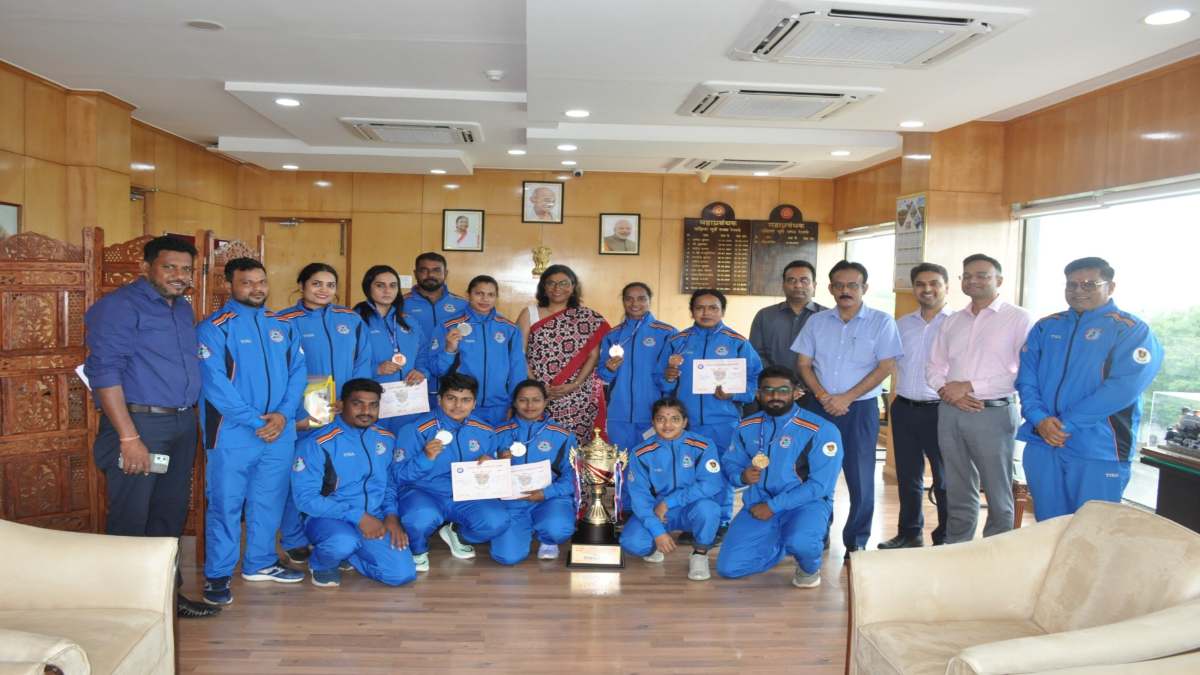 अखिल भारतीय अंतर रेल पावर लिफ्टिंग चैम्पियनशिप में दक्षिण पूर्व मध्य रेलवे की टीम ने जीता रनर अप का खिताब