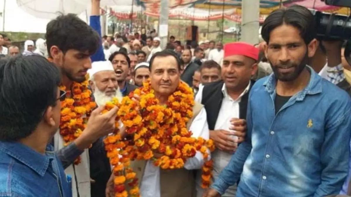 Politics News : मायावती को बड़ा झटका, बसपा के पूर्व सांसद हाजी फजलुर्रहमान सपा में शामिल
