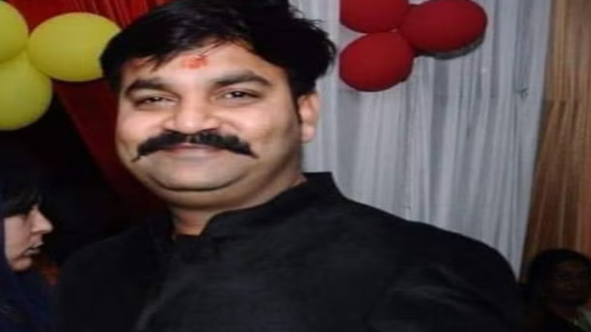 UP News : व्यापारी ने गोली मारकर की सुसाइड, आवाज सुन कमरे में पहुंचे घरवाले, खून से लथपथ मिला शव
