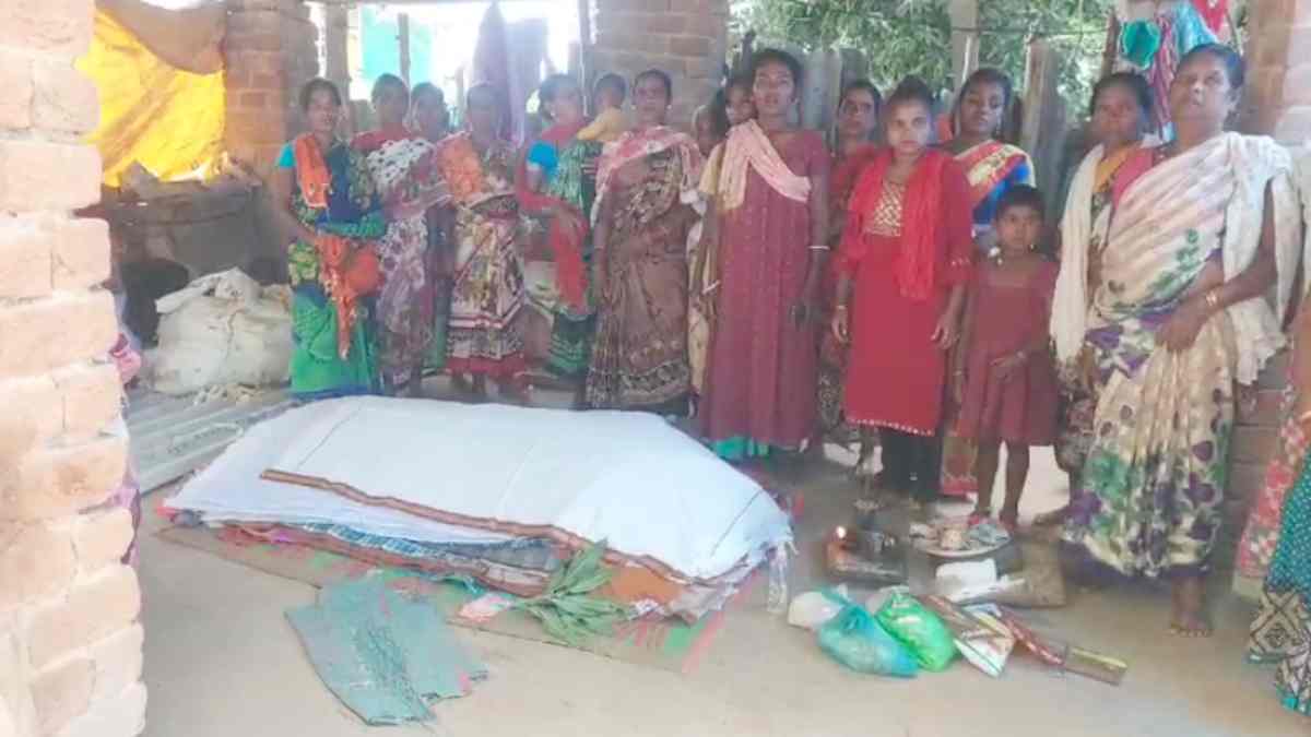 छात्रा की मौत पर थाने में बवाल : परिजनों का आरोप – फेल करने की धमकी देकर काम पर ले गया था शिक्षक, छत से गिरकर हुई मौत, पूर्व विधायक मरकाम बोले – सच सामने आना चाहिए…