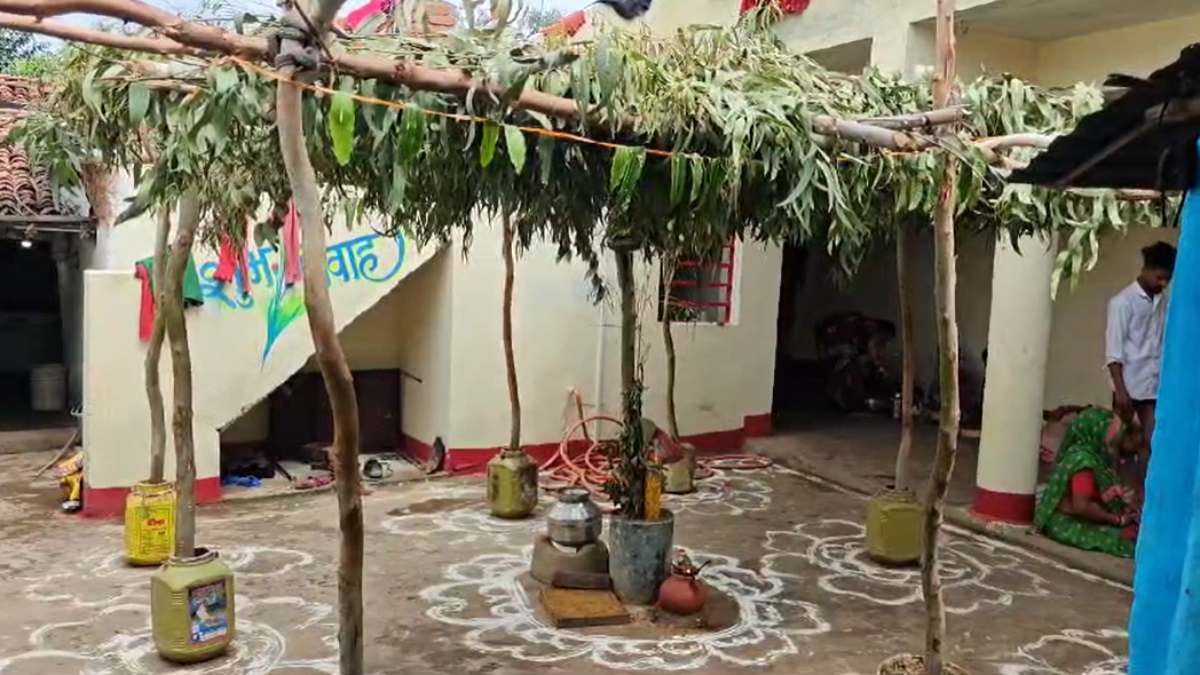 पहले बारातियों की पिटाई फिर हुई शादी: डीजे बजाने के विवाद पर दौड़ा दौड़ा कर पीटा, दूल्हे को रोक बारात को लौटाया