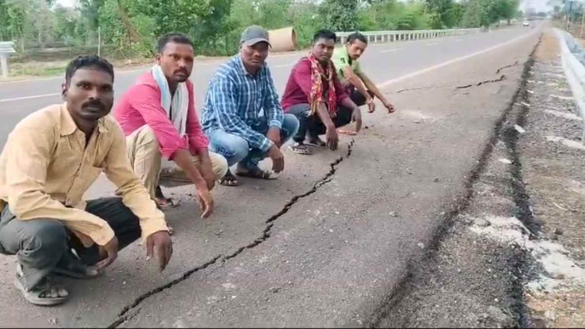 CG में नेशनल हाईवे की मरम्मत में घोर लापरवाही : कई जगहों पर धंसी हाईवे की सड़क, पुल में भी आई दरारें, खेतों में मिट्‌टी जाने से किसानों की फसल बर्बाद