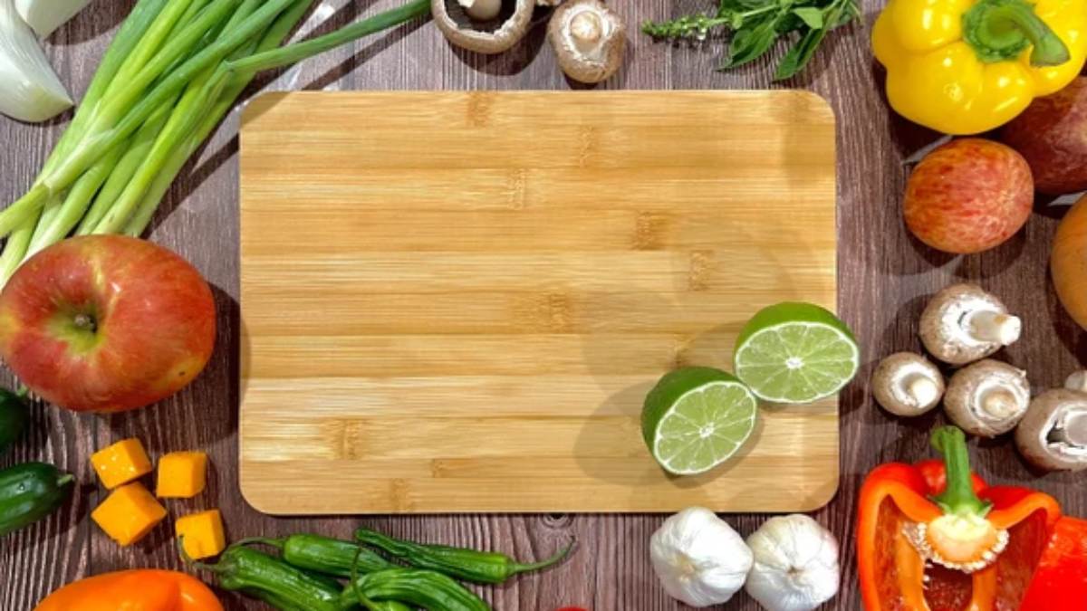 Disadvantages of Using Chopping Board: सब्जी-फल काटने के लिए करते हैं चॉपिंग बोर्ड का इस्तेमाल? तो सम्भल जाइए! कई बीमारियां दे सकती हैं दस्तक…