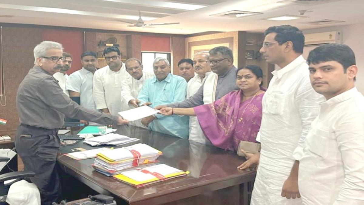 बलौदाबाजार घटना को लेकर डीजीपी से मिला कांग्रेस का प्रतिनिधिमंडल, कांग्रेसियों की गिरफ्तारी पर की चर्चा