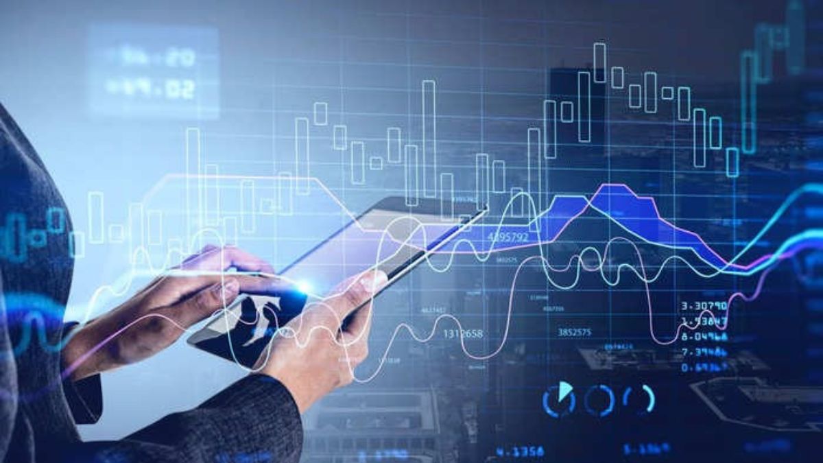 Titan Share Price: टाटा ग्रुप की कंपनी के निवेशकों को तगड़ा झटका, जानिए कितने प्रतिशत गिरे स्टॉक…