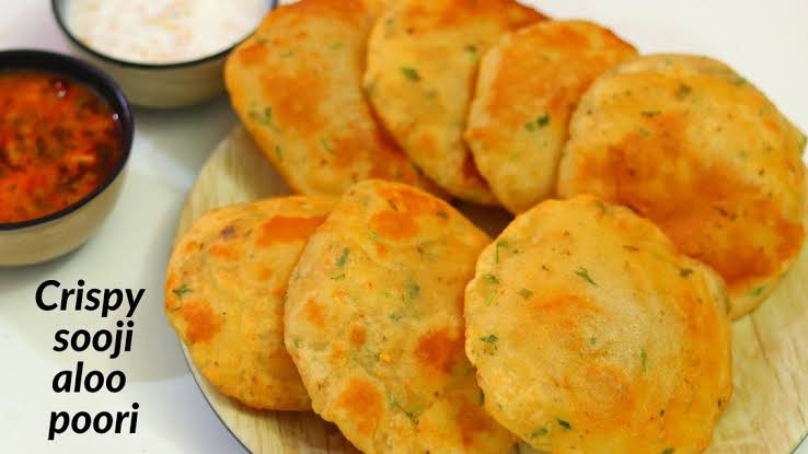 घर पर इस रेसिपी से बनाएं सूजी की पूरी, होटल जाना भूल जाएंगे सभी …