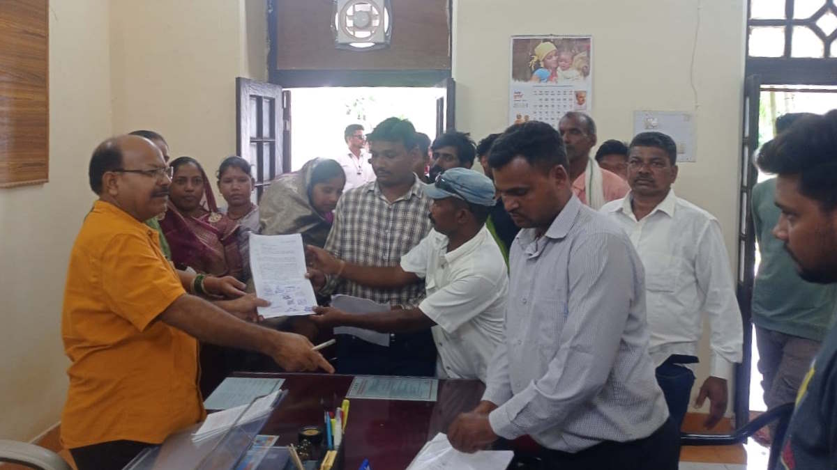 केते एक्सटेंशन के समर्थन में उतरे ग्रामीण, कलेक्टर को ज्ञापन सौंप नौकरी, शिक्षा और मूलभूत सुविधाओं के विस्तार का दिया हवाला…