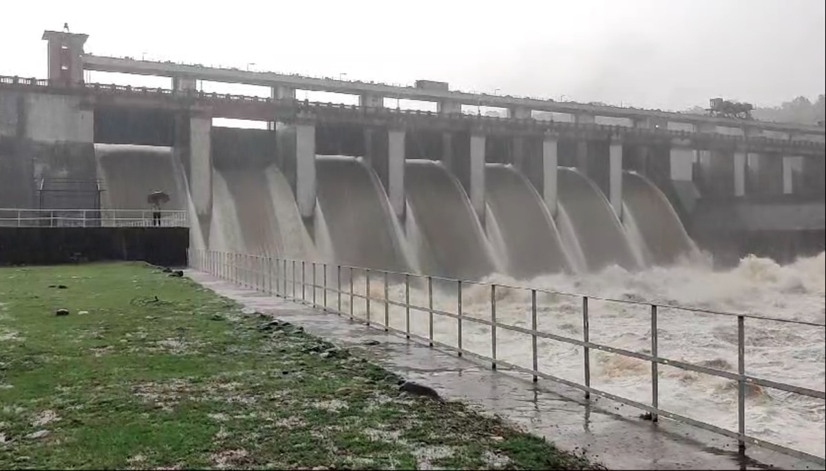 MP में बारिश से हाहाकार: जलस्तर बढ़ने से भोपाल के कोलार समेत कई जिलों के डेम खोले गए, डूब सकते हैं इन दो गांव के 60 घर, सांसद भरत सिंह कुशवाहा ने किया निरीक्षण, चीता प्रोजेक्ट के लिए की गई फेंसिंग टूटी