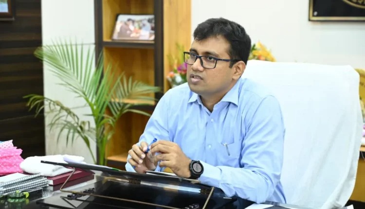 ओडिशा के आईएएस अधिकारी को केंद्रीय जनजातीय मामलों के मंत्री जुएल ओराम का निजी सचिव नियुक्त
