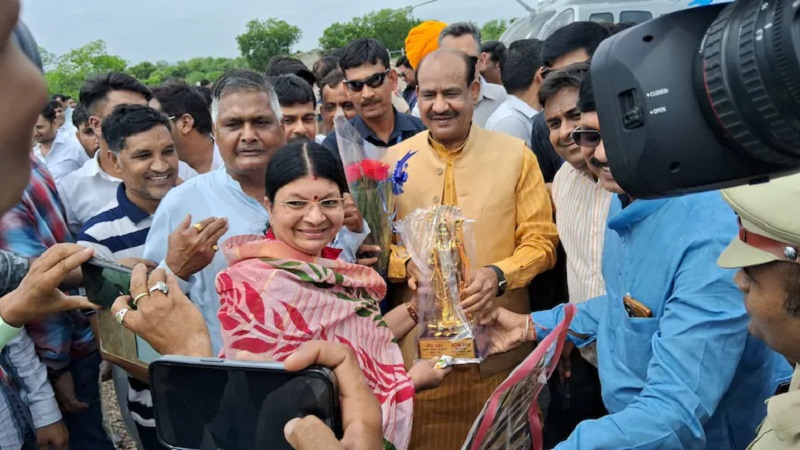 Rajasthan News: दूसरी बार लोकसभा अध्यक्ष निर्वाचित होने के बाद ओम बिरला पहुंचे बूंदी, कार्यकर्ताओं ने किया भव्य स्वागत