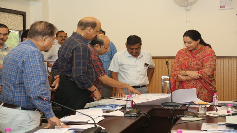 Rajasthan News: गांरटी अवधि में सड़क खराब होने पर ठेकेदार से तत्काल ठीक करवाएं सड़क- दीया कुमारी