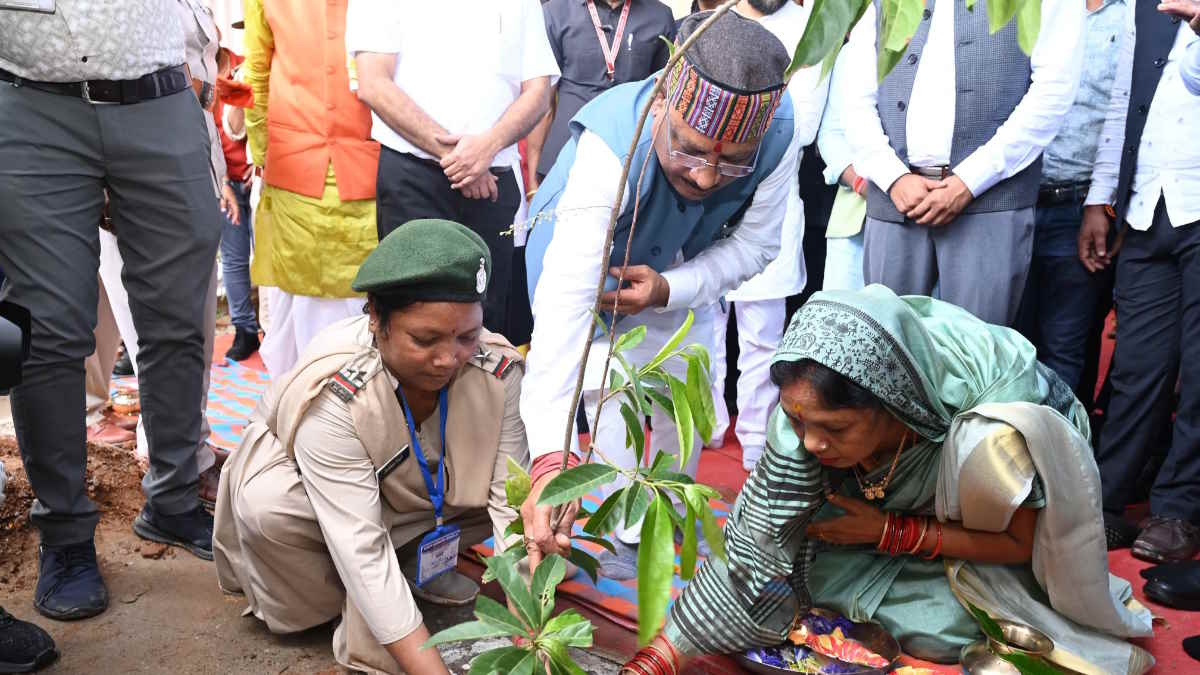 एक पेड़ मां के नाम : मुख्यमंत्री विष्णु देव साय ने मां के नाम लगाया पौधा, प्रदेशवासियों से किया यह आह्वान…