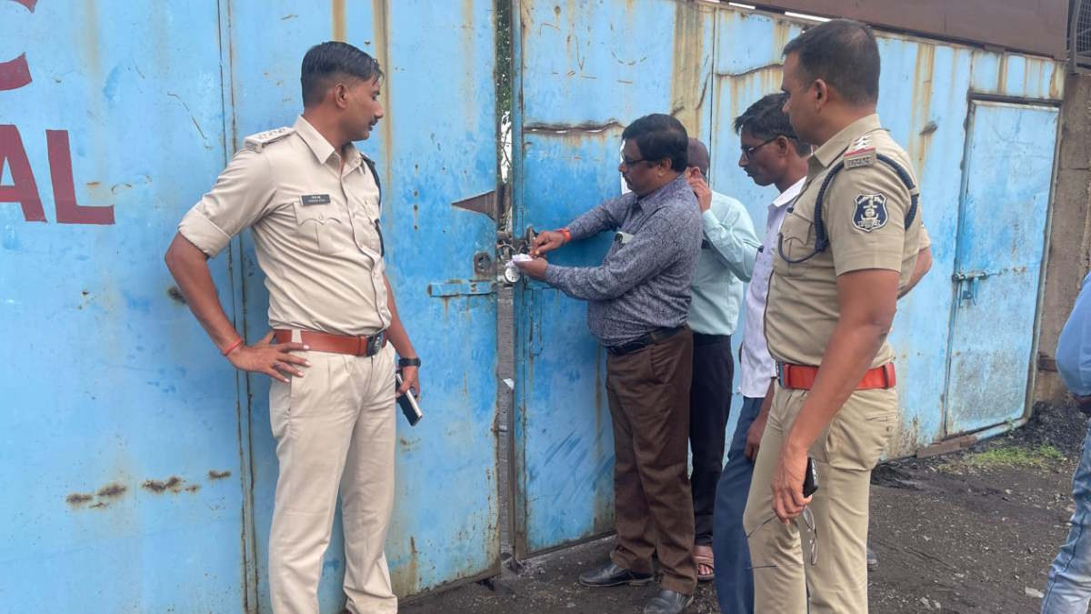 कबाड़ियों की आई शामत!, प्रशासन, नगर निगम और पुलिस की संयुक्त टीम ने राजधानी के आधा दर्जन से अधिक अवैध यार्ड को किया सील…