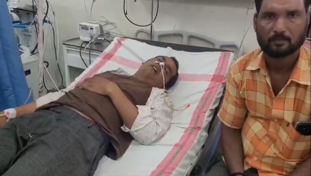 बड़े भाई ने छोटे को पिलाया जहर: पत्नी से छेड़छाड़ का भी लगाया आरोप, अस्पताल में भर्ती