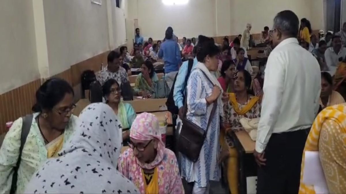 काउंसलिंग में शिक्षक-शिक्षिकाएं परेशान: गलत सूची के आधार पर अतिशेष घोषित करने का आरोप, समाधान का इंतजार