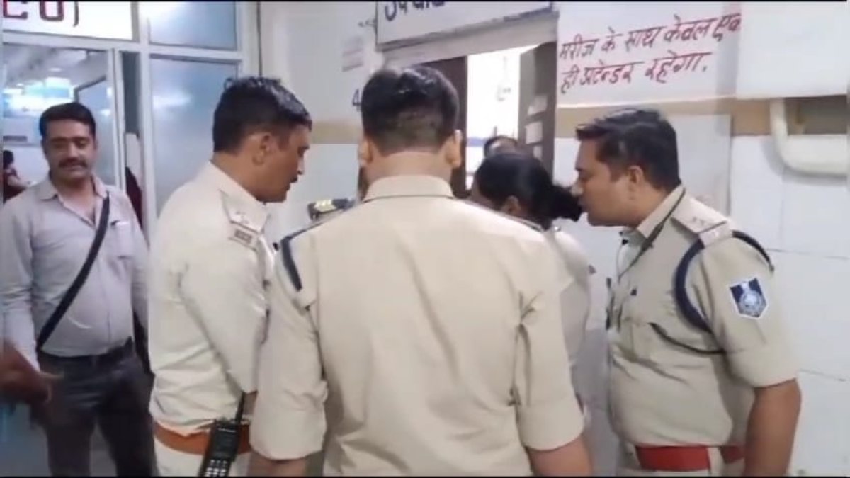 जहर खा रहे दोस्त को देख खुद भी खाया: फ्रेंडशिप-डे पर जान देने की कोशिश, एक की हालत गंभीर, किला घूमने आए थे दोनों