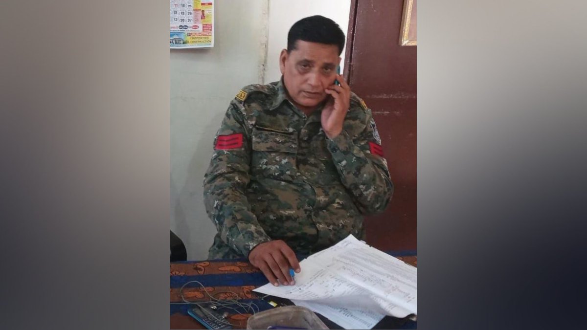 ड्यूटी पर तैनात पुलिसकर्मी की हार्ट अटैक से मौत: थाने में फाइल देखते समय अचानक सीने में उठा दर्द, परिजनों में शोक का माहौल