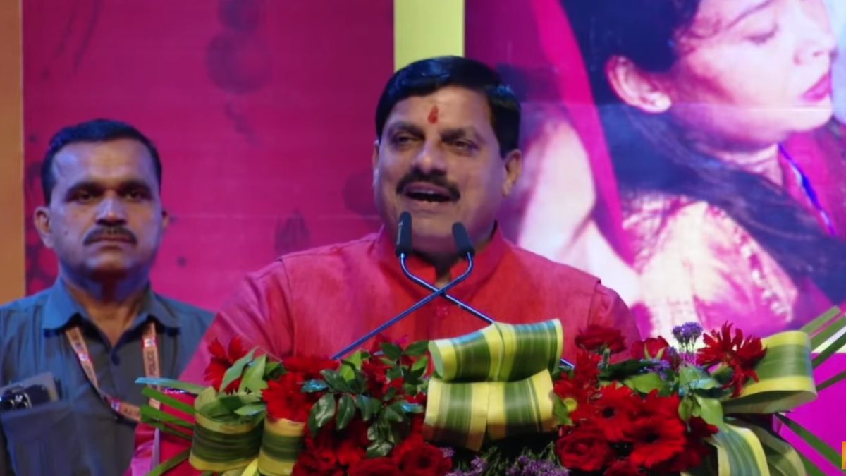 CM मोहन ने छात्राओं के खातों में ट्रांसफर किए 57 करोड़: सेनेटरी पैड के लिए दिए 300-300 रुपए, प्रतिभावान स्टूडेंट्स को किया सम्मानित
