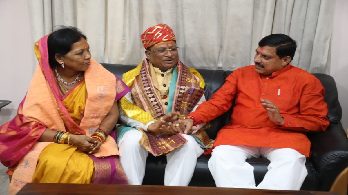 उज्जैन सर्किट हाउस पहुंचे CG के CM साय: मुख्यमंत्री मोहन ने किया स्वागत, दोनों के बीच हुई चर्चा