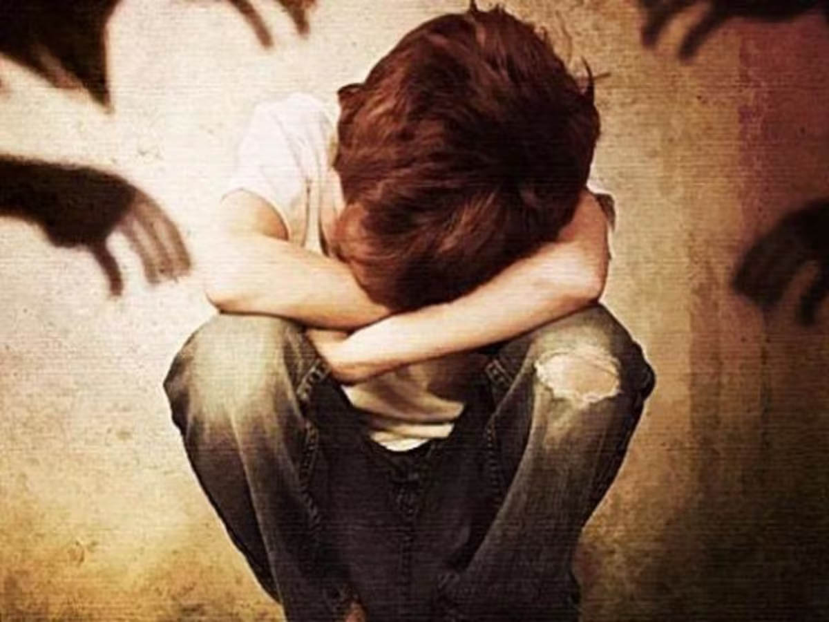 कानून और न्याय: क्यों अदालतें सेक्सुअल असॉल्ट के शिकार पुरुषों को न्याय नहीं दे पा रही हैं?