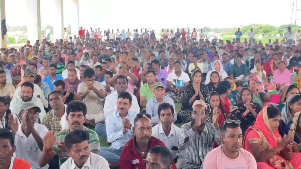 वन विभाग के कर्मचारियों का अनिश्चितकालीन हड़ताल जारी, धरना स्थल पर ही मना रहे कृष्ण जन्मोत्सव