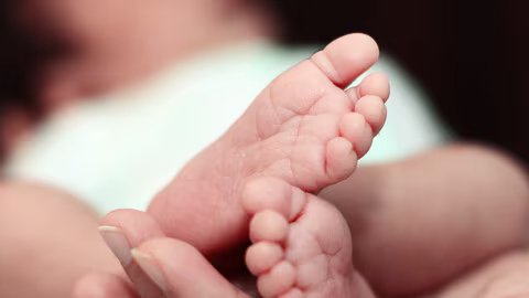 Delhi : चौथी बेटी पैदा होने पर मां ने की बच्ची की गला घोंटकर हत्या, बैग में छिपाई लाश