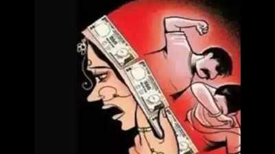 दहेज का लोभ नहीं हुआ खत्म, बहू ने कोमा में जानें के बाद तोड़ा दम