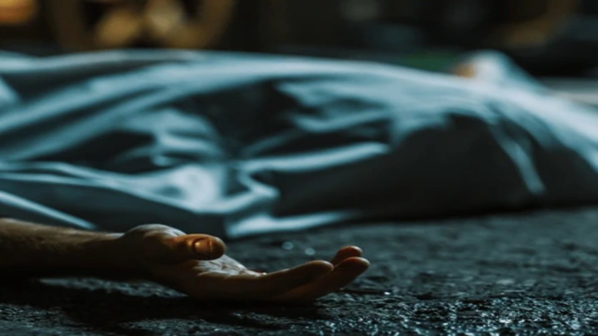 ब्लाइंड मर्डर से सनसनी: सड़क किनारे मिली महिला टीचर की लाश, जांच में जुटी पुलिस