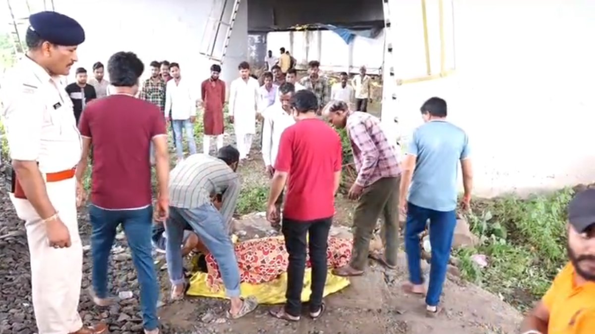 रेलवे ट्रैक पर मिली युवक की लाश, सिर के पीछे गंभीर चोट के निशान, परिजन ने लगाया हत्या का आरोप